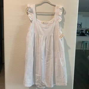 Size L sleeveless flowy white dress